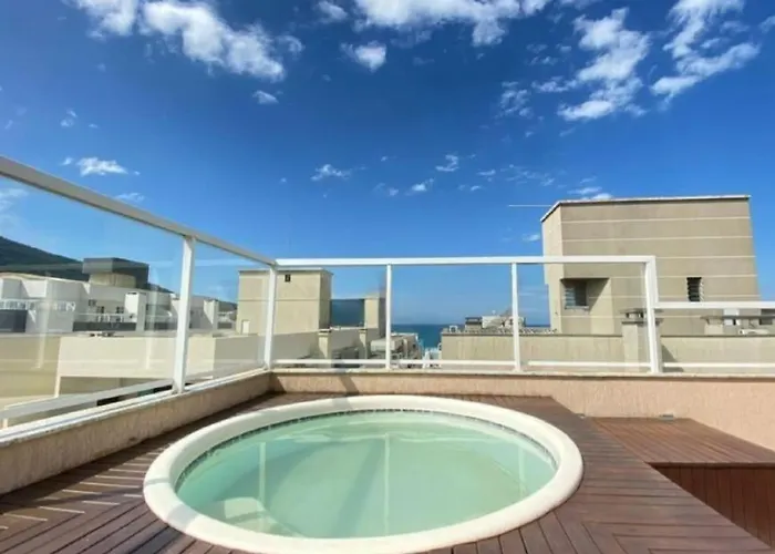 Quarto, o banheiro é de uso exclusivo do hóspede e fica localizado no corredor , piscina compartilhada, não é o apartamento inteiro, somente o quarto Bombinhas